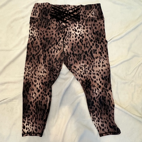 Fabletics Plus Size Boost PowerHold® High-Waisted Legging Size 3X Spotted Black - Picture 5 of 5